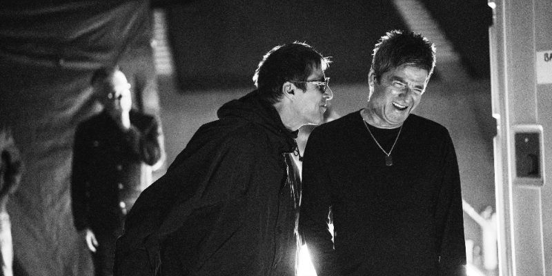OASIS: DON'T LOOK BACK IN ANGER
